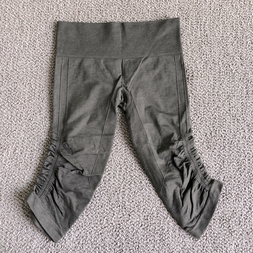 LIKE NEW lululemon Gray/Olive Crop Leggings